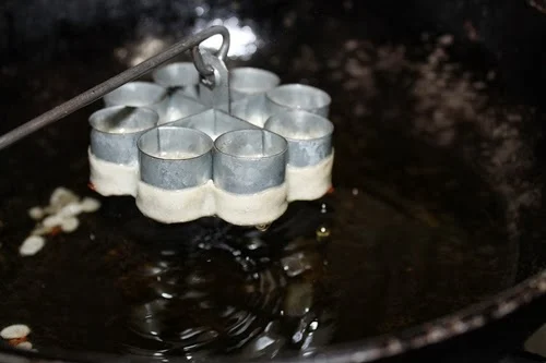 அச்சு முறுக்கு (Rose Cookies): பாரம்பரியமும் பண்டிகை இனிமையும்