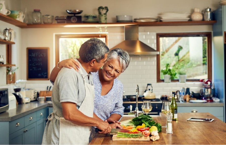 60 வயதிற்கு பிறகும் இளமையாக இருக்க 10 அறிவியல் பூர்வமான பழக்கங்கள்